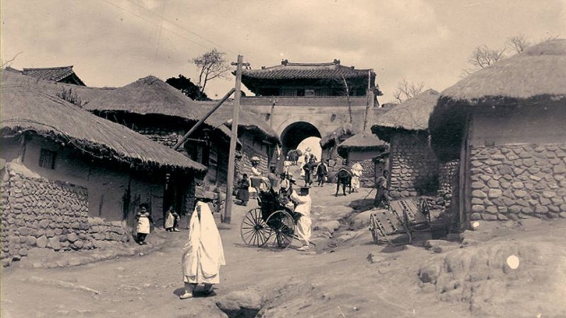 Корея 1911 Photographer, Norbert Weber 소의문 [昭義門] Seoul, Korea, 1911