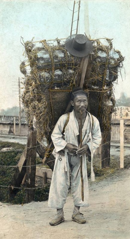 Photographer Glimpses of Korea and China - William W, Chapin носильщик с шляпой