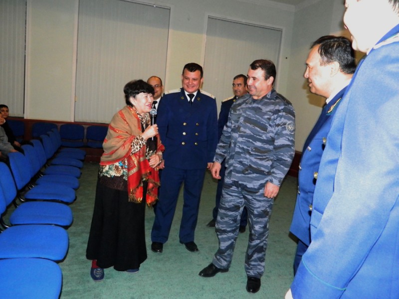В гостях бывшие детдомовцы. (Из архива дет.дома.)