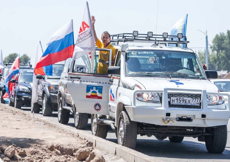 Колонна на окраине Алматы