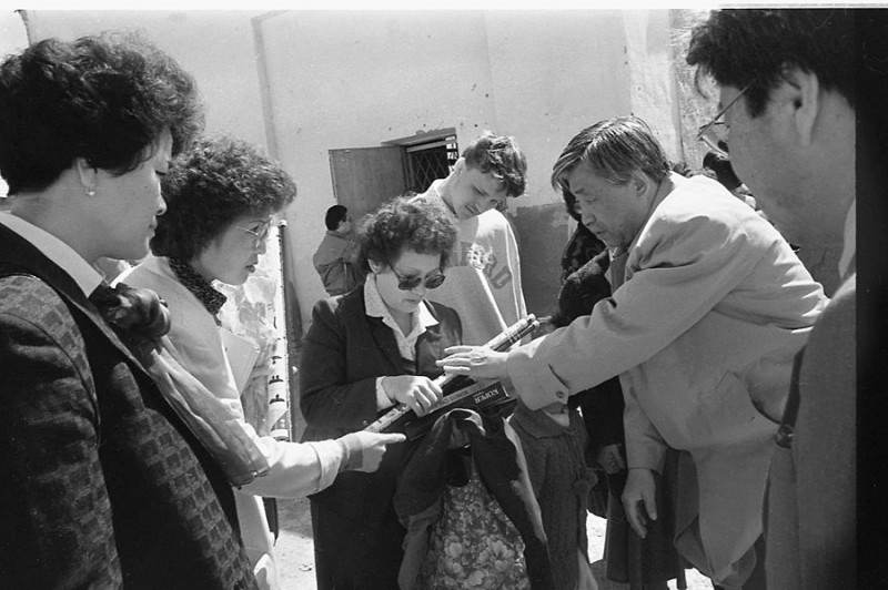 1994.Ургенч.Проводы. Слева,Пак Эмилия, Глория пастор, Ким Людмила М, Ан Дже Сик первый директор центра образования Ташкент.