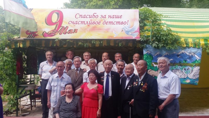 Алла Трофимовна Ким с ветеранами трудового фронта. Алмалык, 8.05.2016