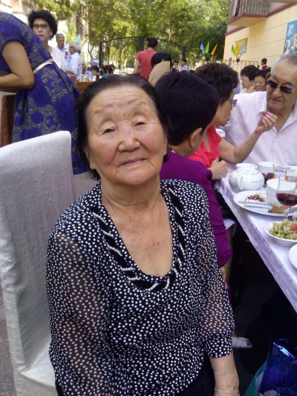 89-летняя алмалыкчанка ветеран трудового фронта Татьяна Югай