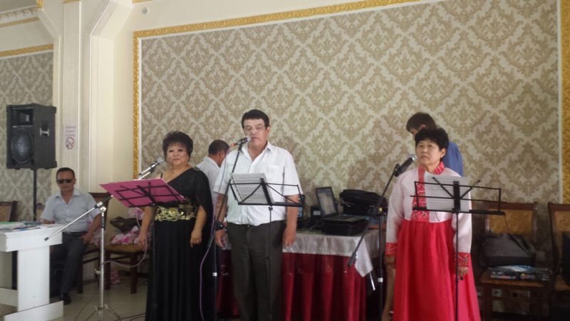 Праздник начинается