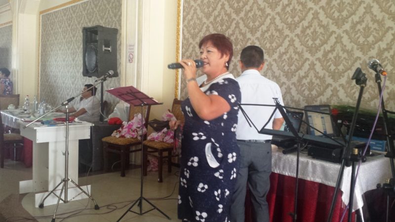 Поет Галина Шин